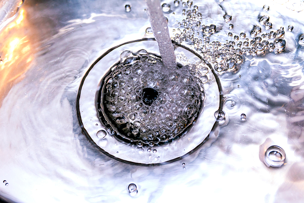 Signs You Need a Professional Drain Cleaning Service in Your House