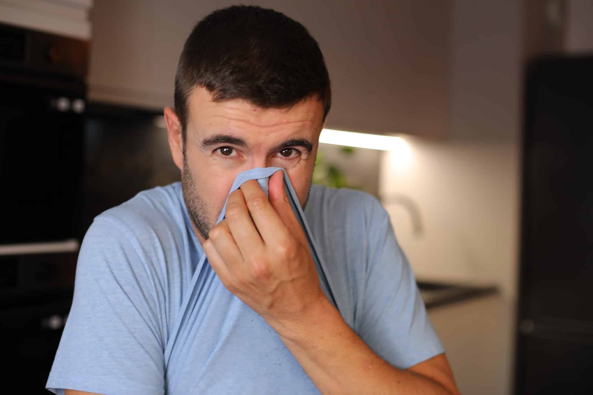 Shocked man blocking his nose, Humidity cycles.